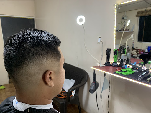 Rene's Barber studio-Barberia Chorrera