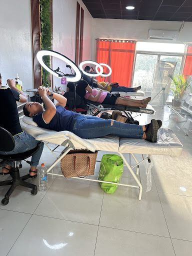 Salón de belleza y barbería studio Cejas unisex